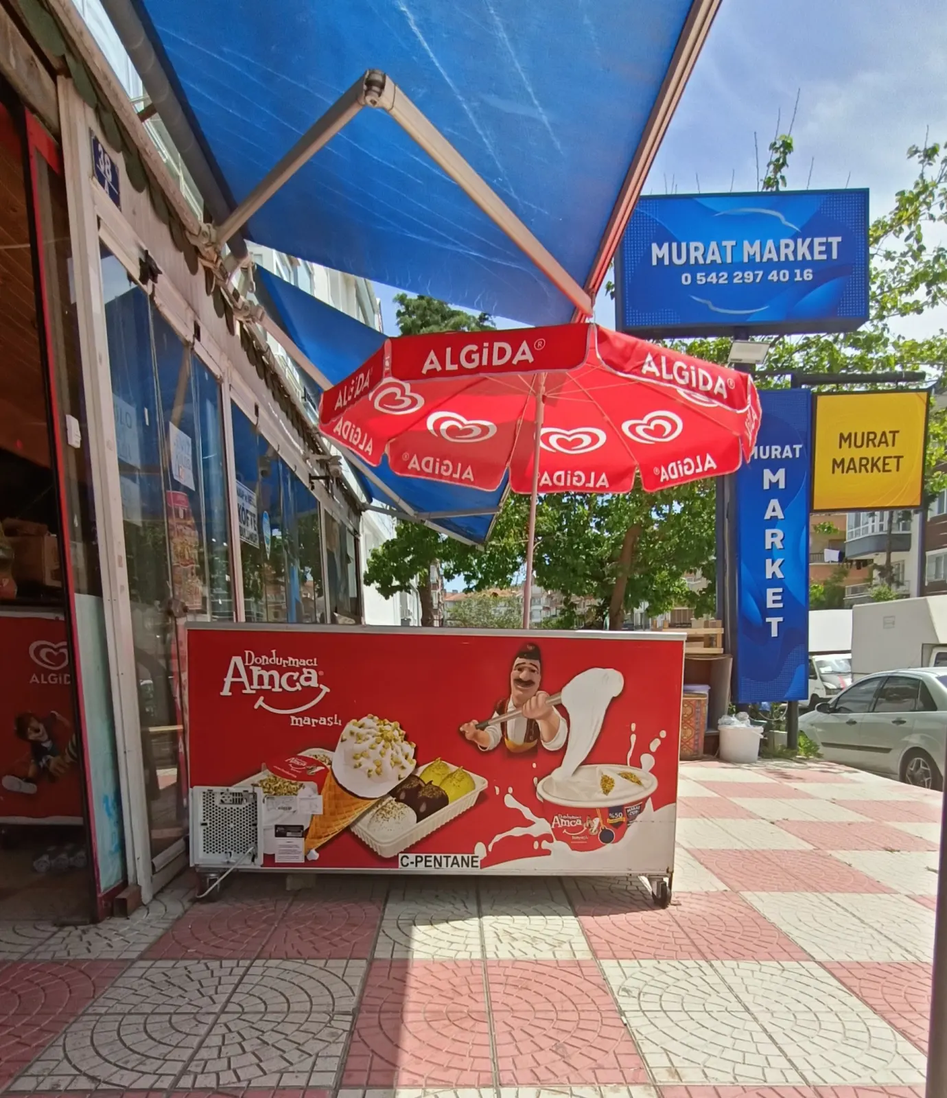 Murat Market giriş, dondurma ve buz standı