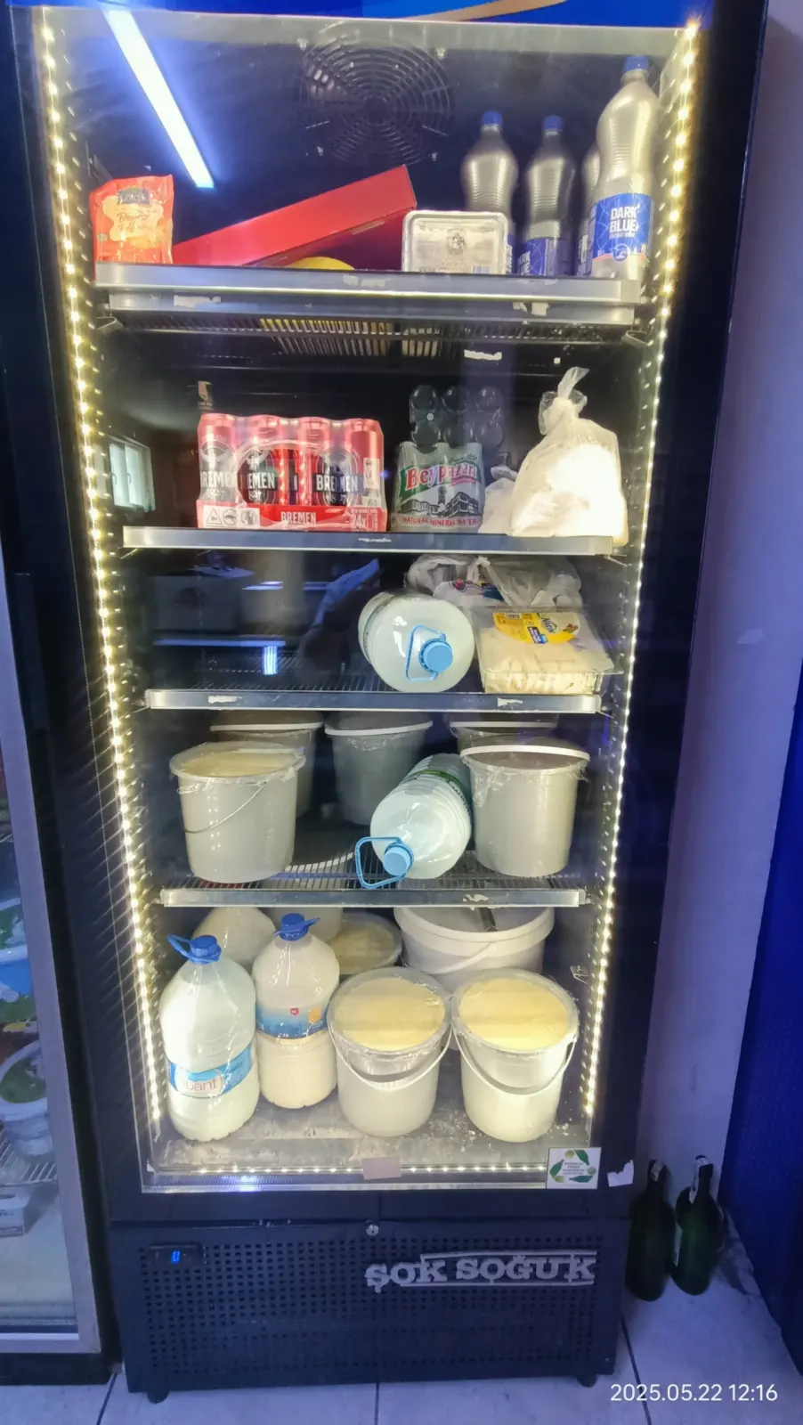 Murat Market süt, yoğurt ve ayran dolabı